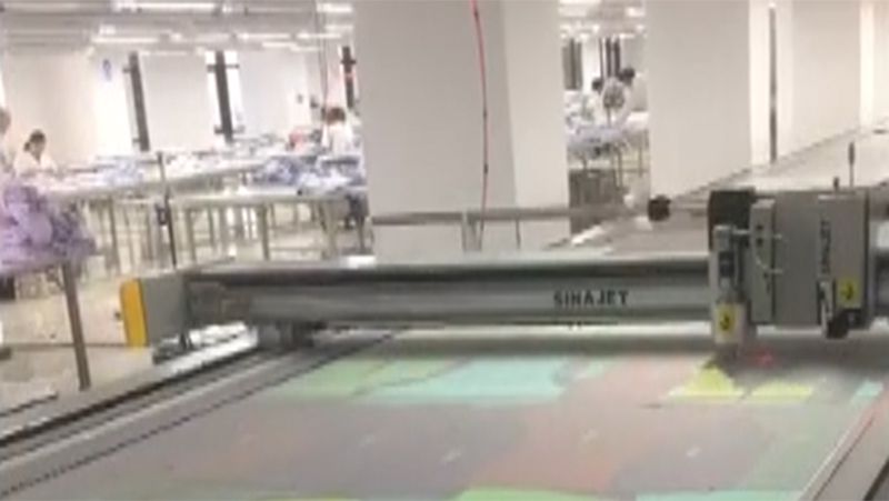 Digital Cutting with Video Projection System